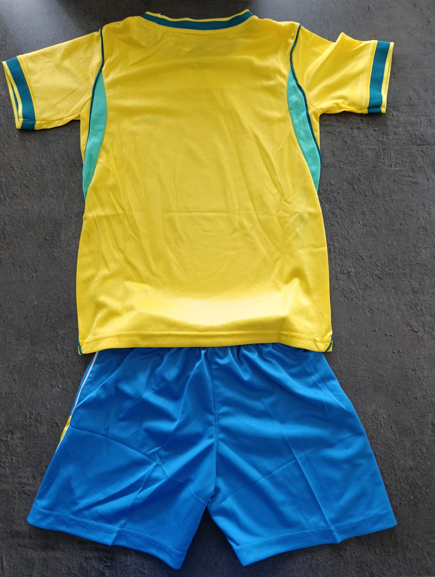 2 modèles différents Tenue de Football Enfant Style Équipe du Brésil – Personnalisable Prénom + Numéro ⚽ 2 Pièces