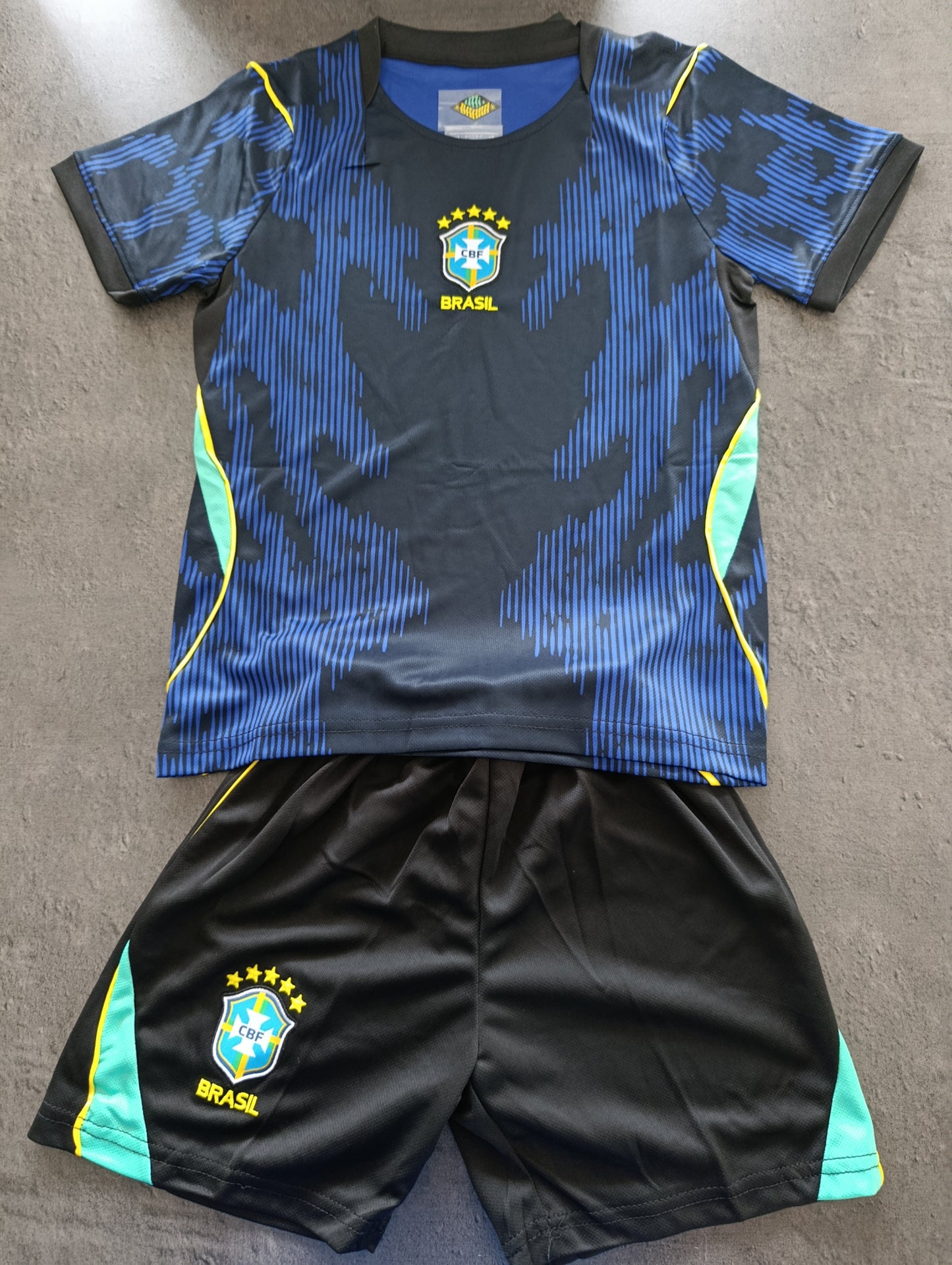 2 modèles différents Tenue de Football Enfant Style Équipe du Brésil – Personnalisable Prénom + Numéro ⚽ 2 Pièces