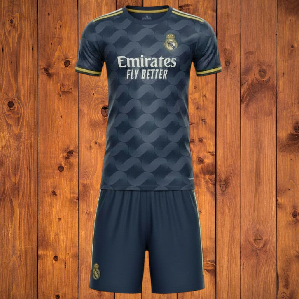 Belle tenue de Foot inspirée de Jude Bellingham au Réal Madrid bleu ou blanc