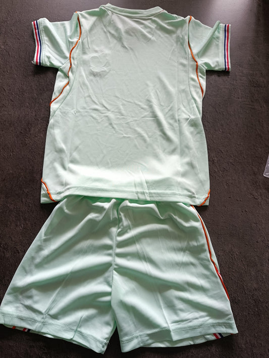 2 modèles différents Tenue de Football Enfant Style Équipe de France – Personnalisable Prénom + Numéro ⚽ 2 Pièces
