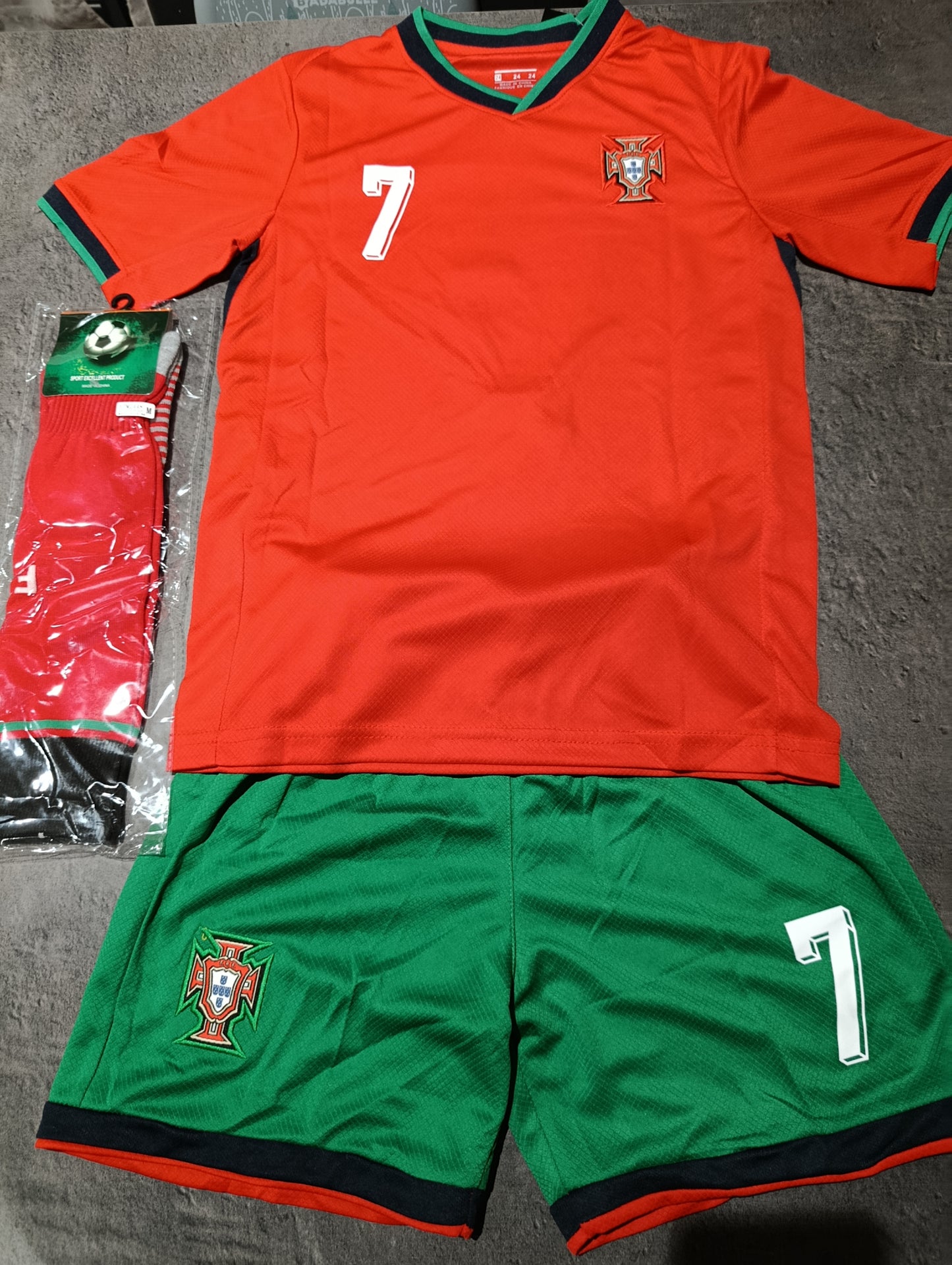 Ensemble foot enfant ⚽ – 3 pièces – style équipe Portugal vert/rouge 7