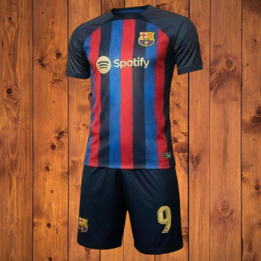 Tenue foot enfant ⚽ – Style clu Espagnol bleu et rouge N°9 – Ensemble complet