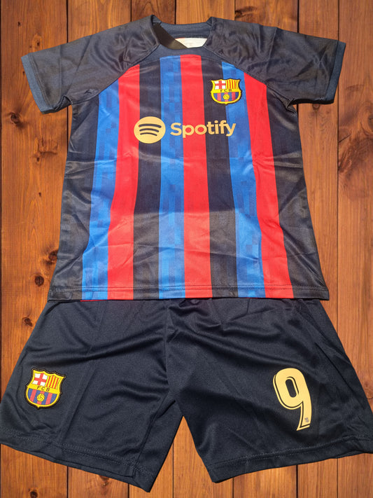 Tenue foot enfant ⚽ – Style clu Espagnol bleu et rouge N°9 – Ensemble complet