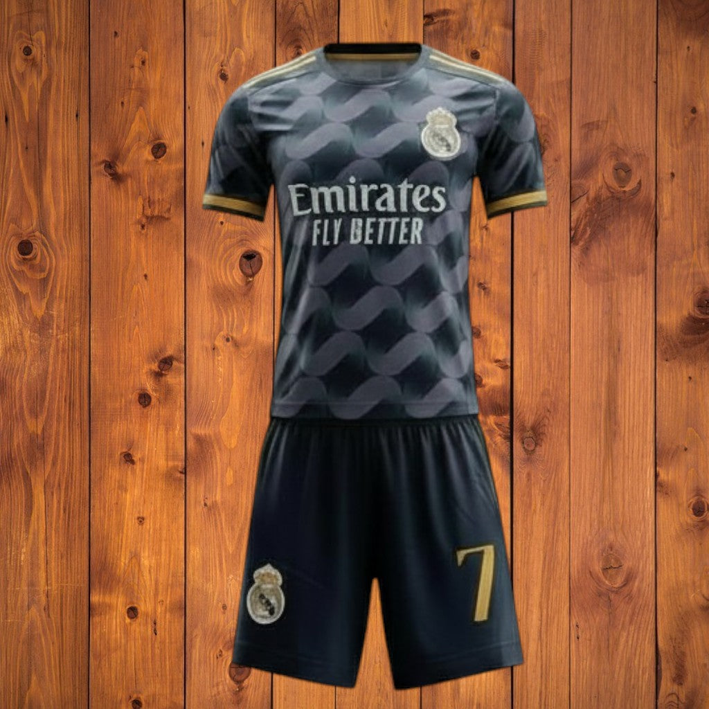 Très belle tenue de foot inspirée de Vini Jr au Real Madrid bleu ou blanc