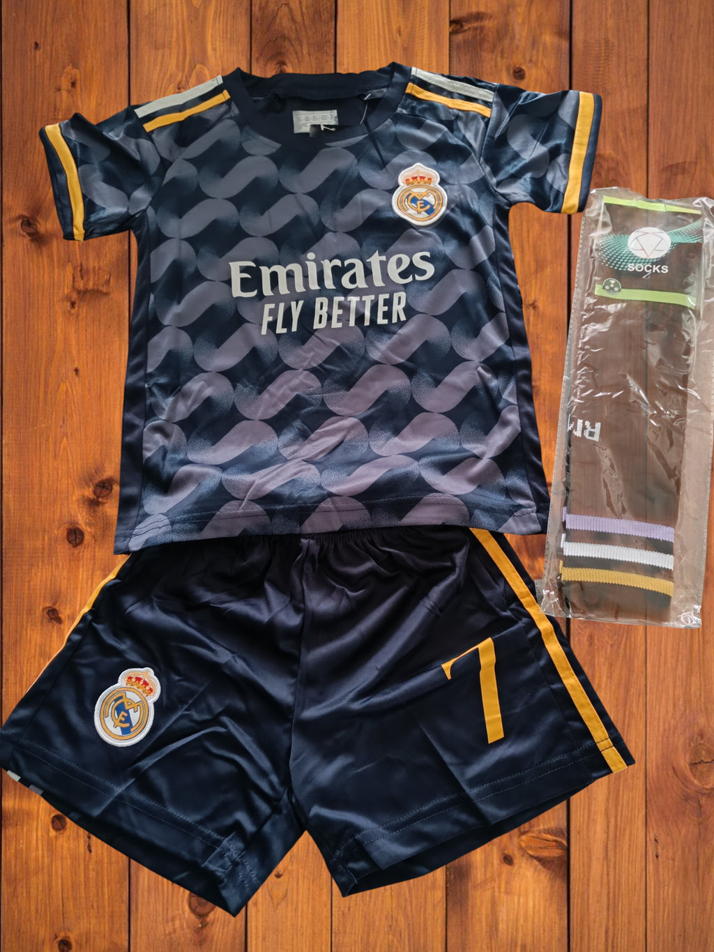 Très belle tenue de foot inspirée de Vini Jr au Real Madrid bleu ou blanc
