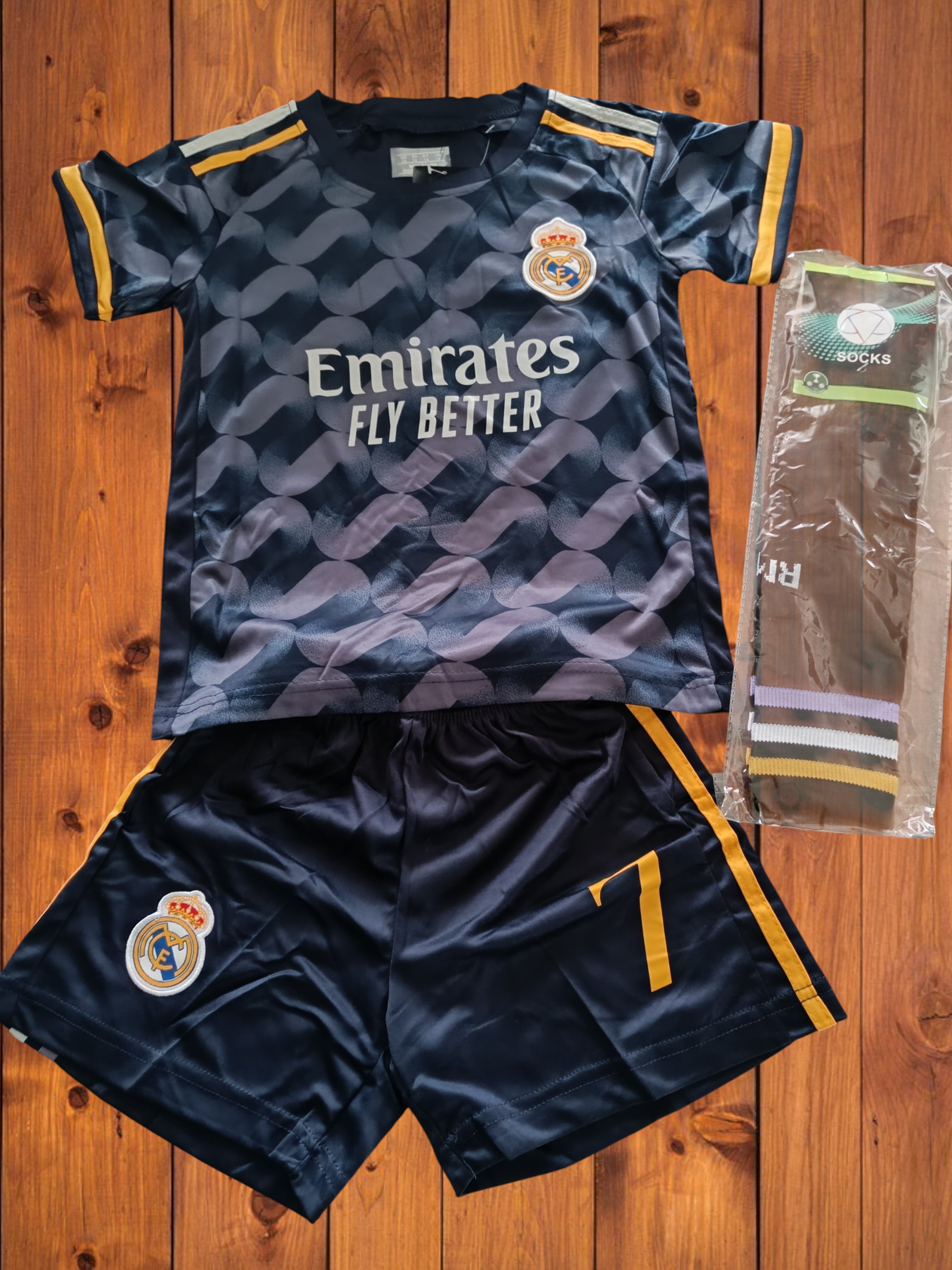 Très belle tenue de foot inspirée de Vini Jr au Real Madrid bleu ou blanc