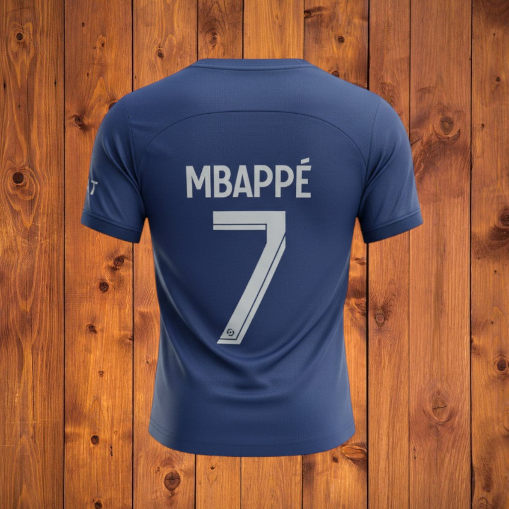 Tenue foot inspirée du maillot de Kylian Mbappé au PSG