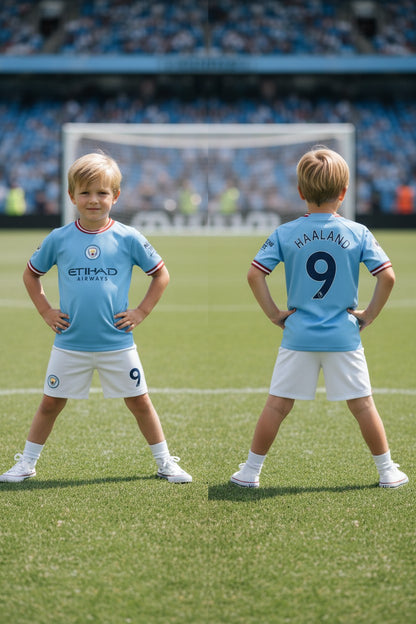 Tenue football enfant style club anglais bleu – 3 pièces