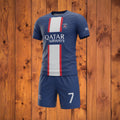 Tenue foot inspirée du maillot de Kylian Mbappé au PSG